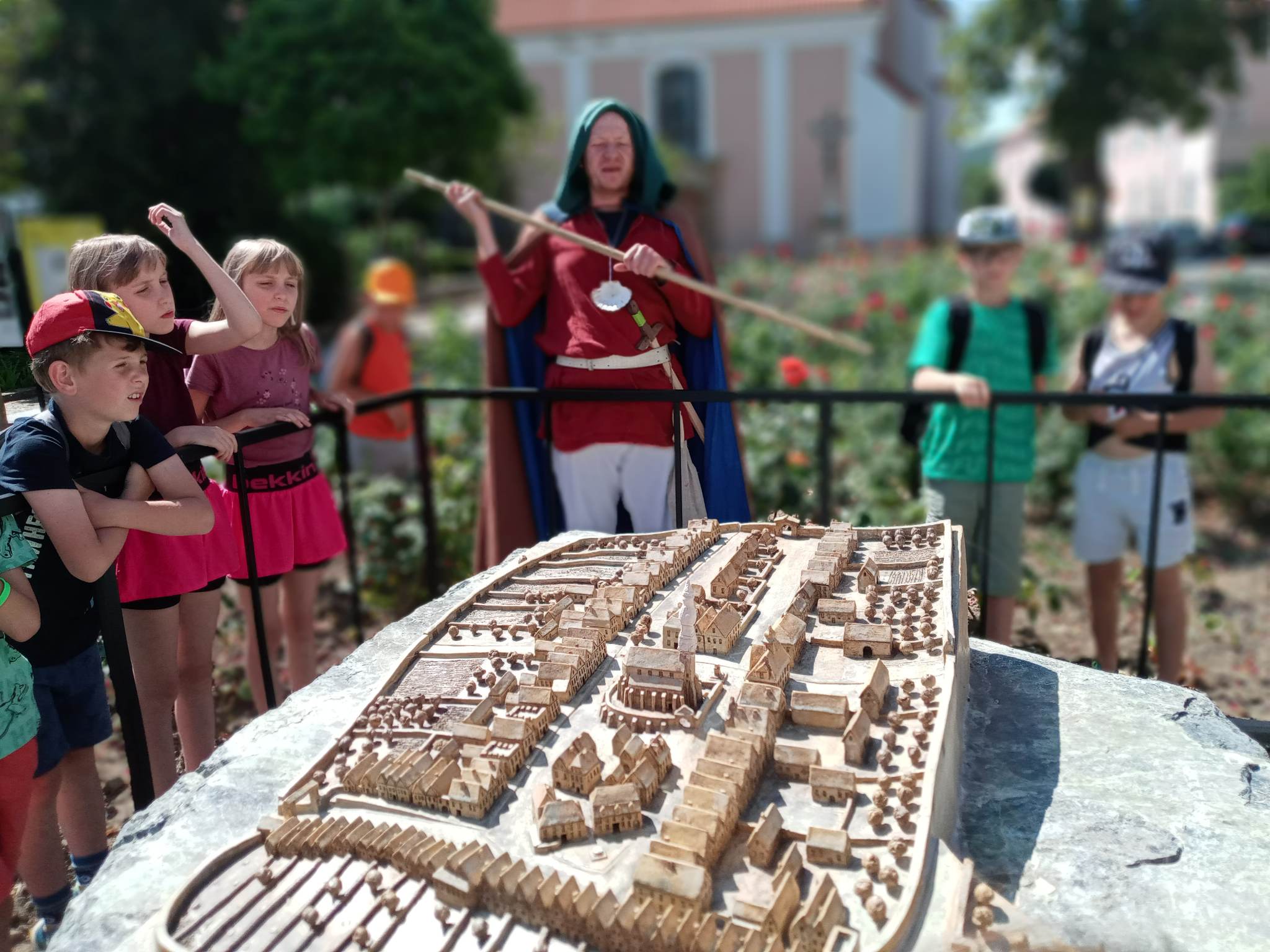 „Akcje na Wakacje” 2023 – Wycieczka „Patron Sobótki w herbie i zabytkach”