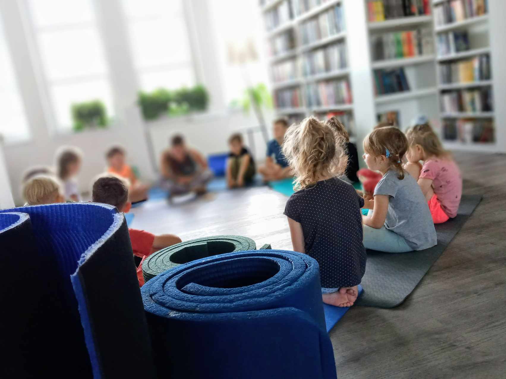 Oddech z książką i uważność w bibliotece – dla dzieci i dorosłych – TB’24