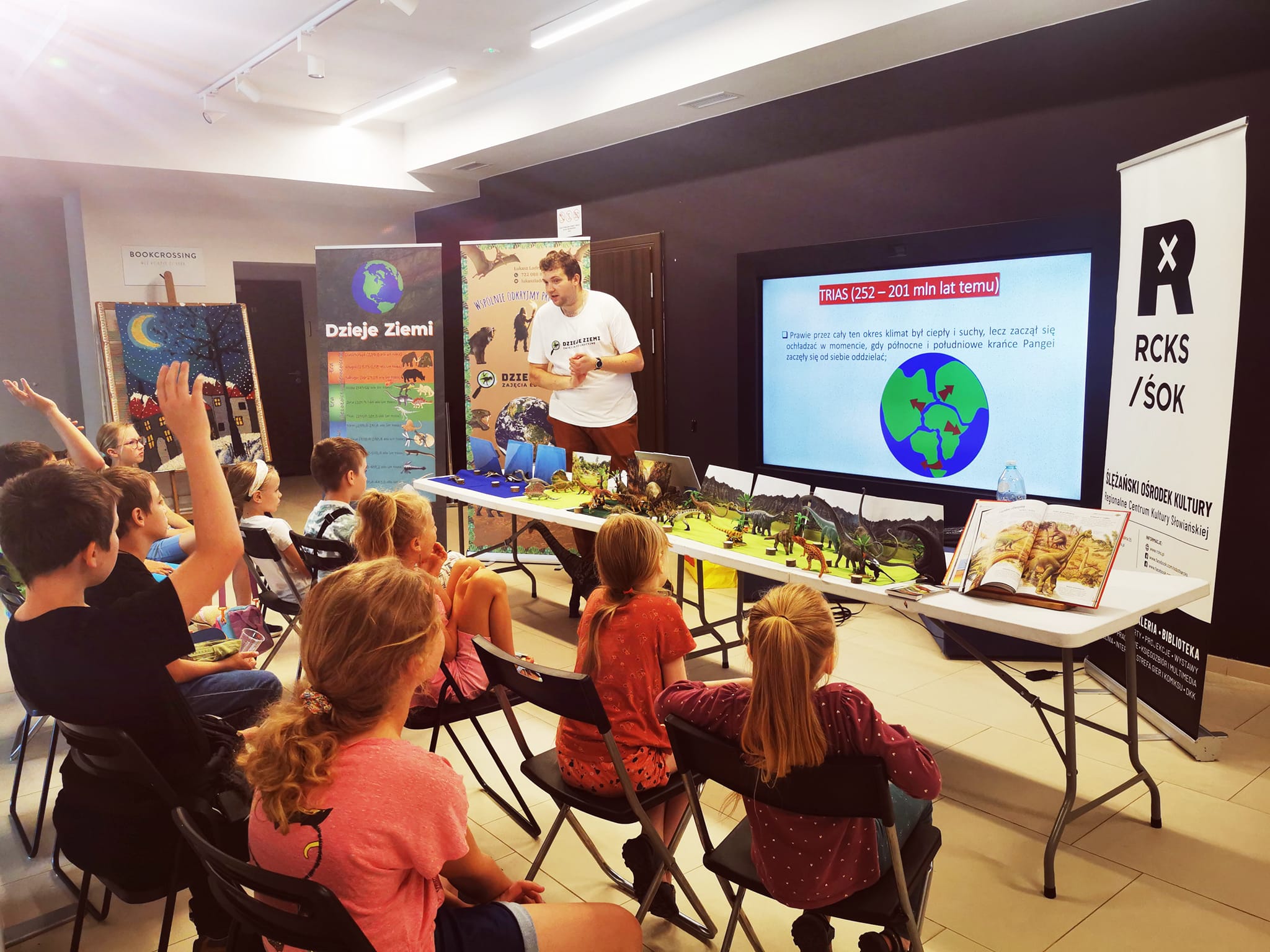 Akcje na wakacje’24/6     Narodziny dinozaurów